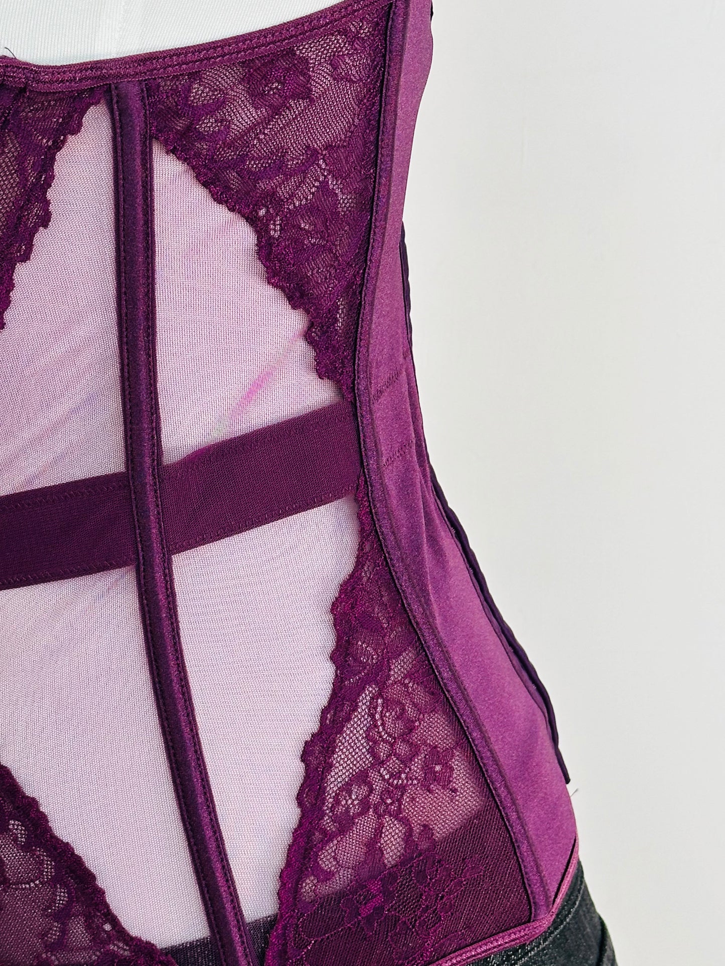 Corsetto vintage in micromesh e pizzo color mora