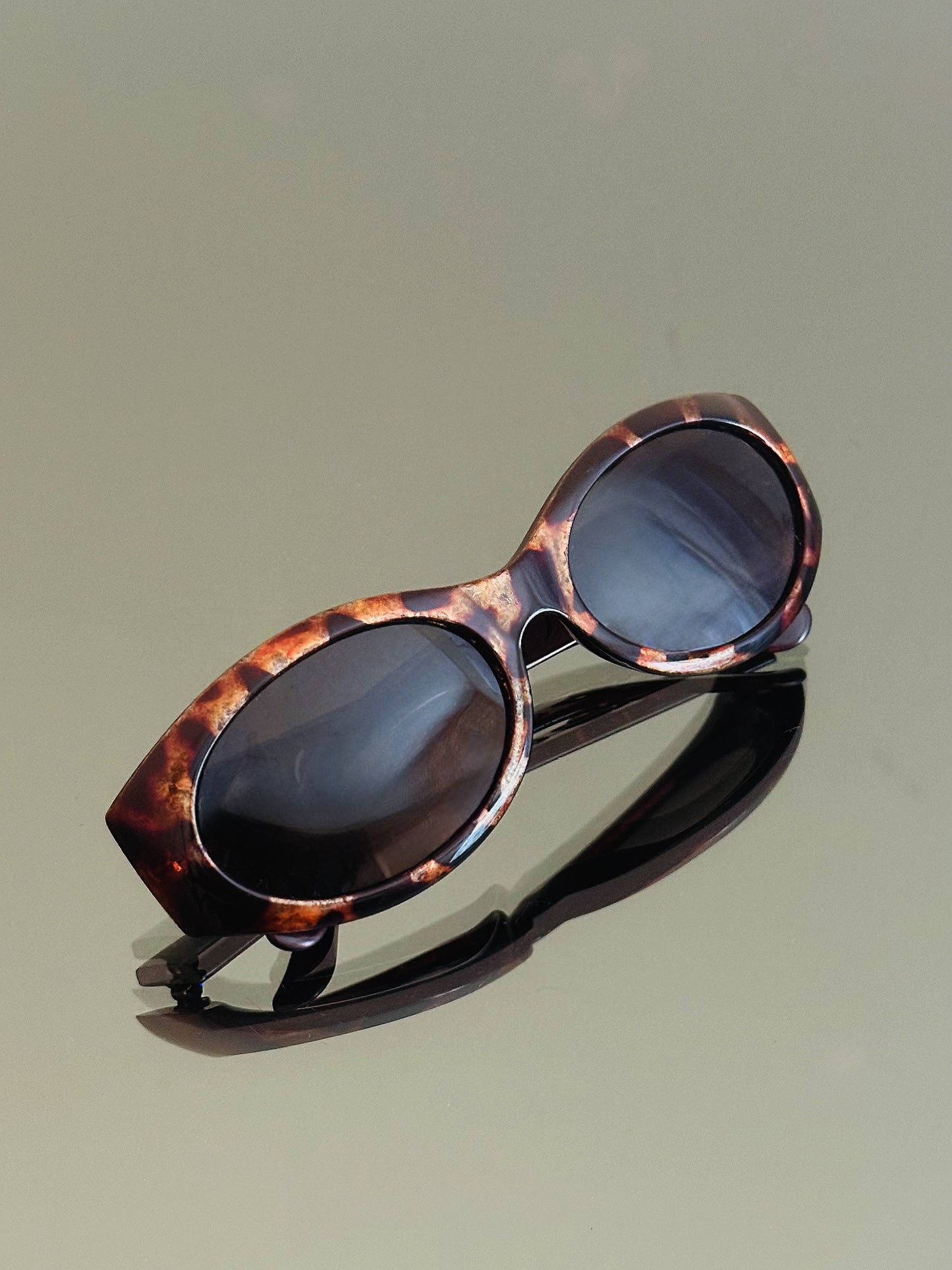 FENDI - Occhiali da sole vintage FF Medallion – Made in Italy