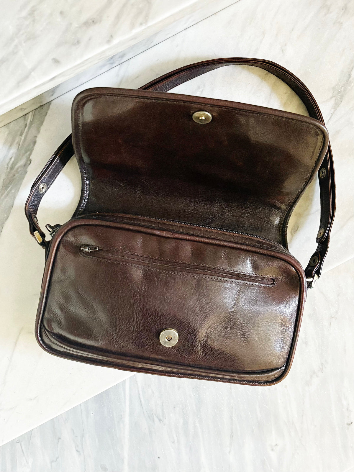 Vintage Brown Leather Shoulder Bag – Borsa a Spalla in Pelle Marrone con Tracolla Regolabile