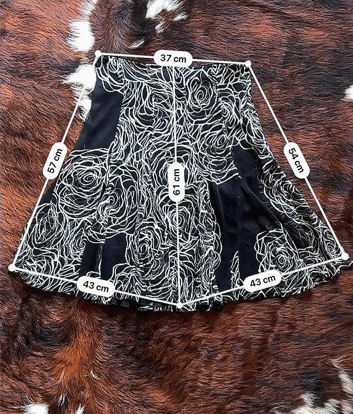 Gonna vintage svasata a rose grafiche bianco e nero | Romantic Gothic | Made in Italy