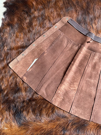 Gonna Mini in Vera Pelle Scamosciata Marrone – Bottoni a Pressione e Pannelli Verticali
