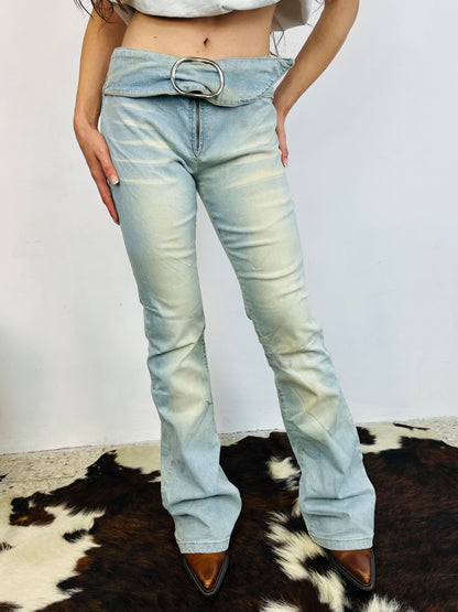 Jeans Flare Light Wash con Cintura Ovale Integrata – Y2K Edition
