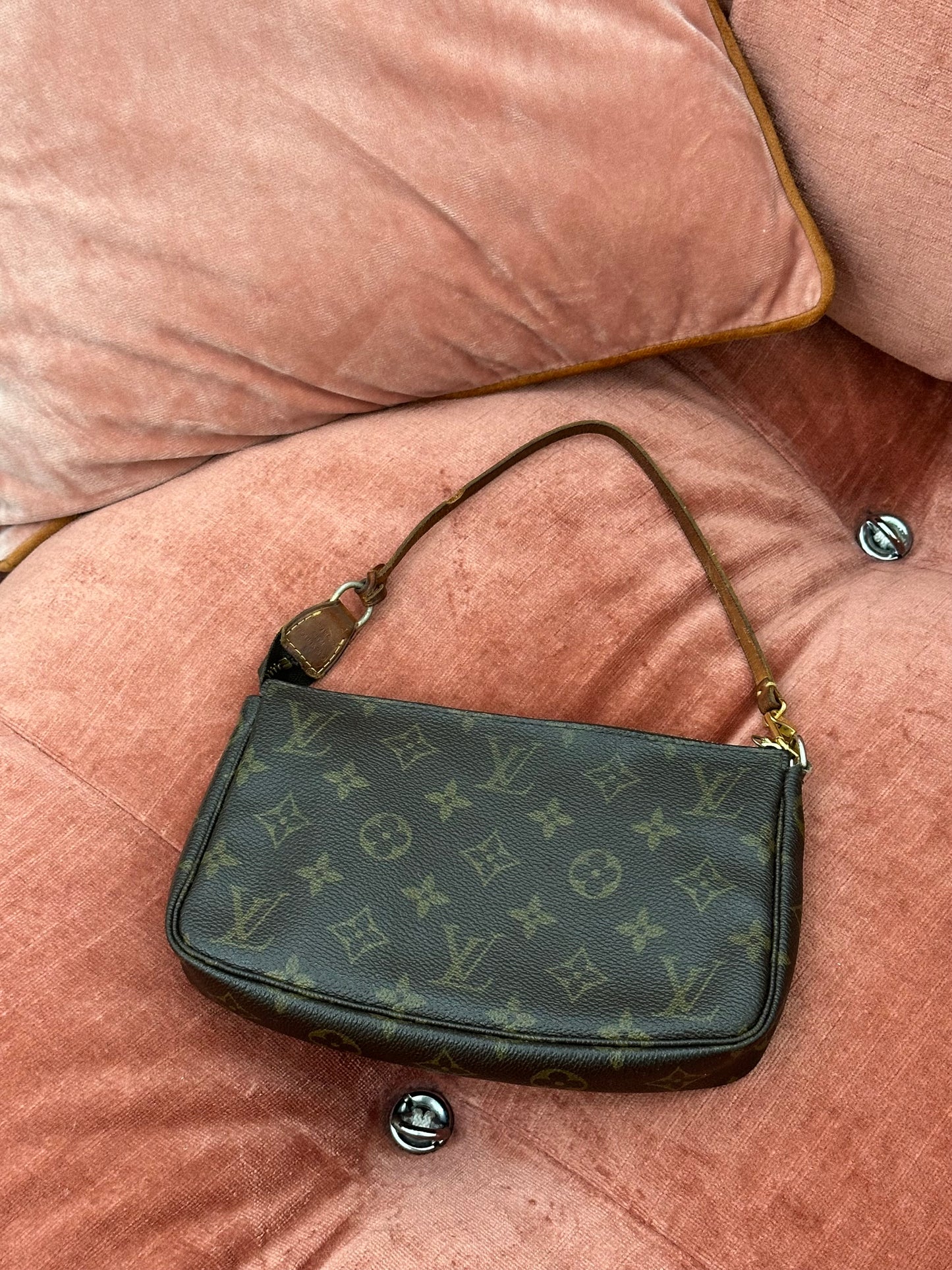 LOUIS VUITTON - Pochette Accessoires Monogram Canvas | Vintage Made in France