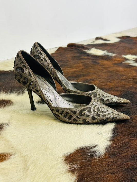 Décolleté vintage in pizzo lamé bronzo con tacco scolpito – Made in Italy