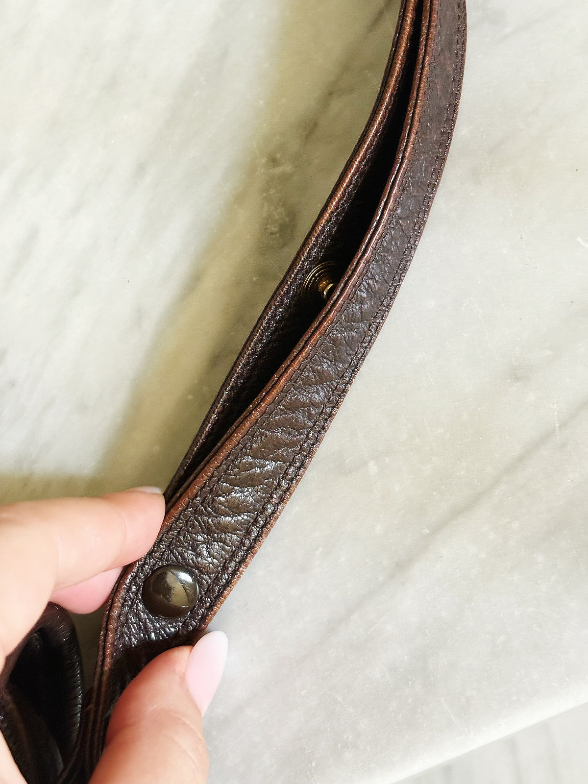Vintage Brown Leather Shoulder Bag – Borsa a Spalla in Pelle Marrone con Tracolla Regolabile