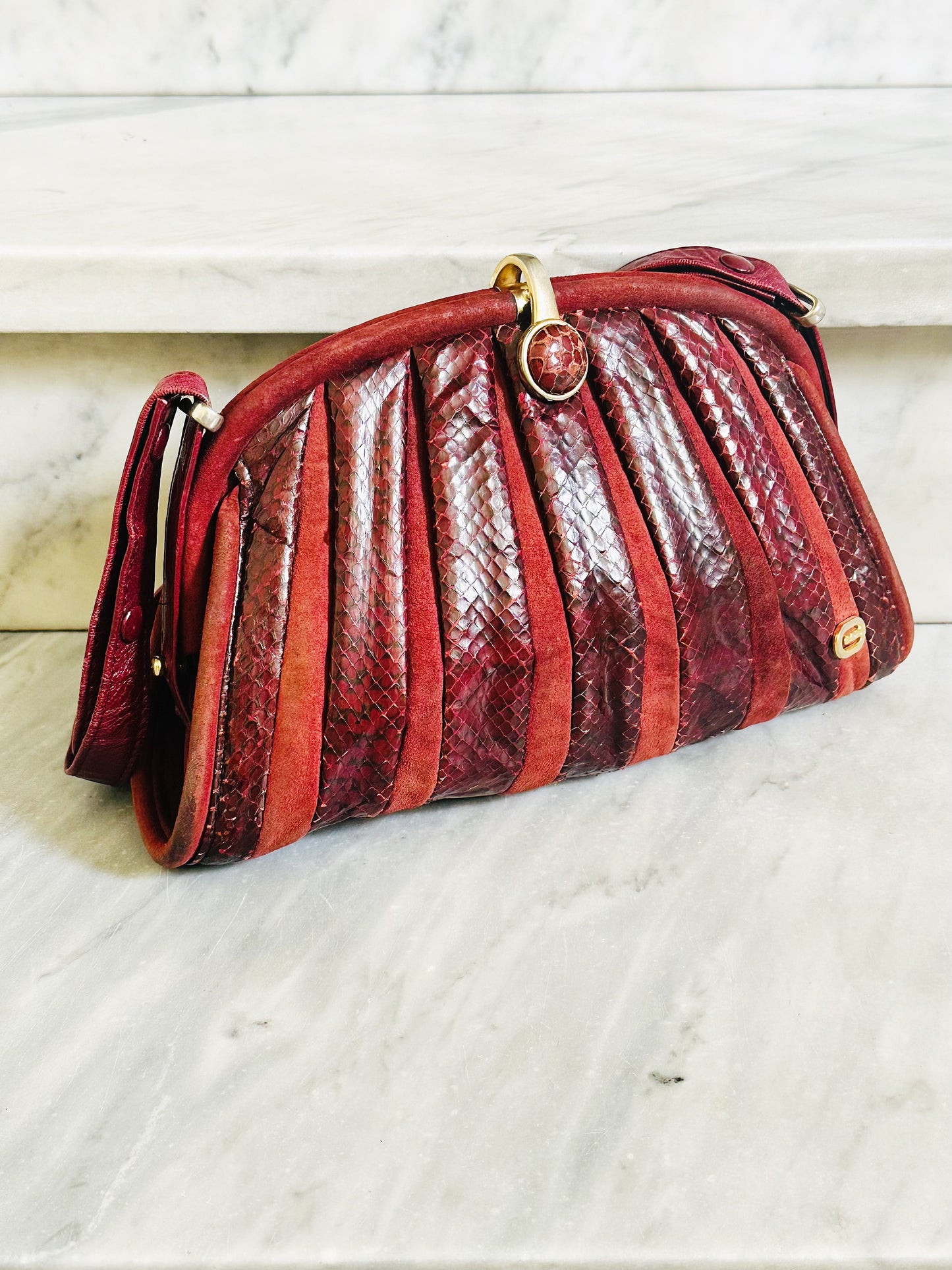 CLUTCH - Borsa vintage in pitone bordeaux dettagli in suede e chiusura gioiello