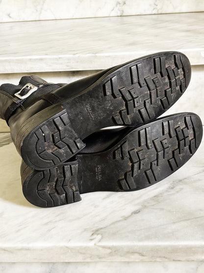 PRADA - Stivaletti Prada Vintage in pelle nera con fibbia e suola carrarmato | Tg. 38
