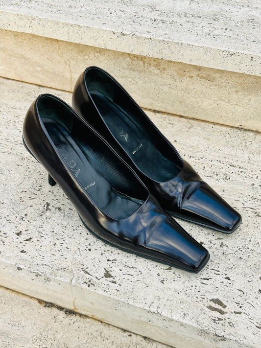 PRADA -  Décolleté in Vernice – Punta Squadrata e Tacco Medio | Taglia 37