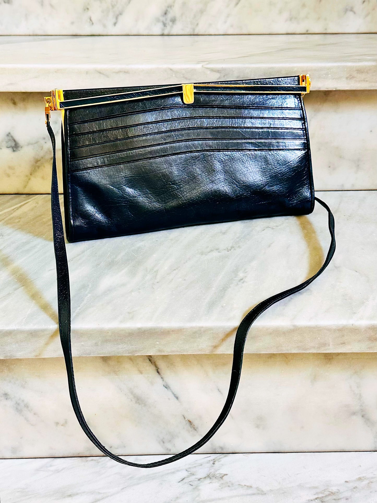CLUTCH - Borsa Vintage Structured in Pelle Blu Notte con Chiusura Gioiello