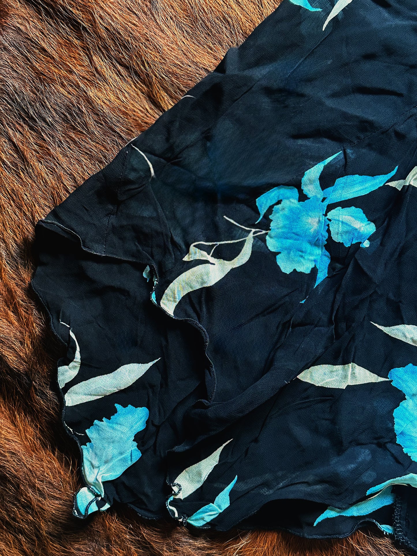 Gonna Vintage in Viscosa Nera con Stampa Floreale Azzurra