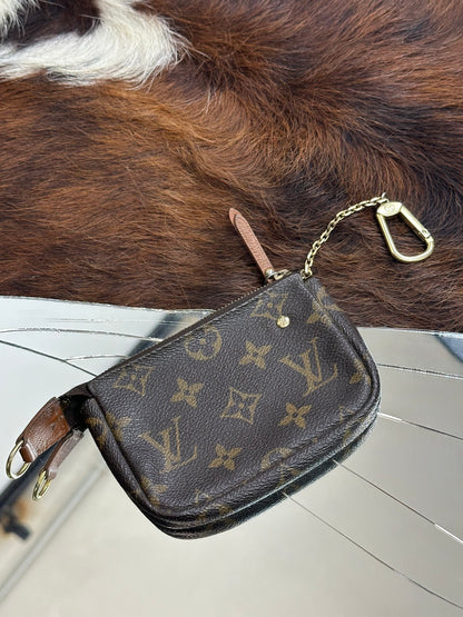 LOUIS VUITTON -  Mini Pochette Wardrobe Trunks Limited Edition