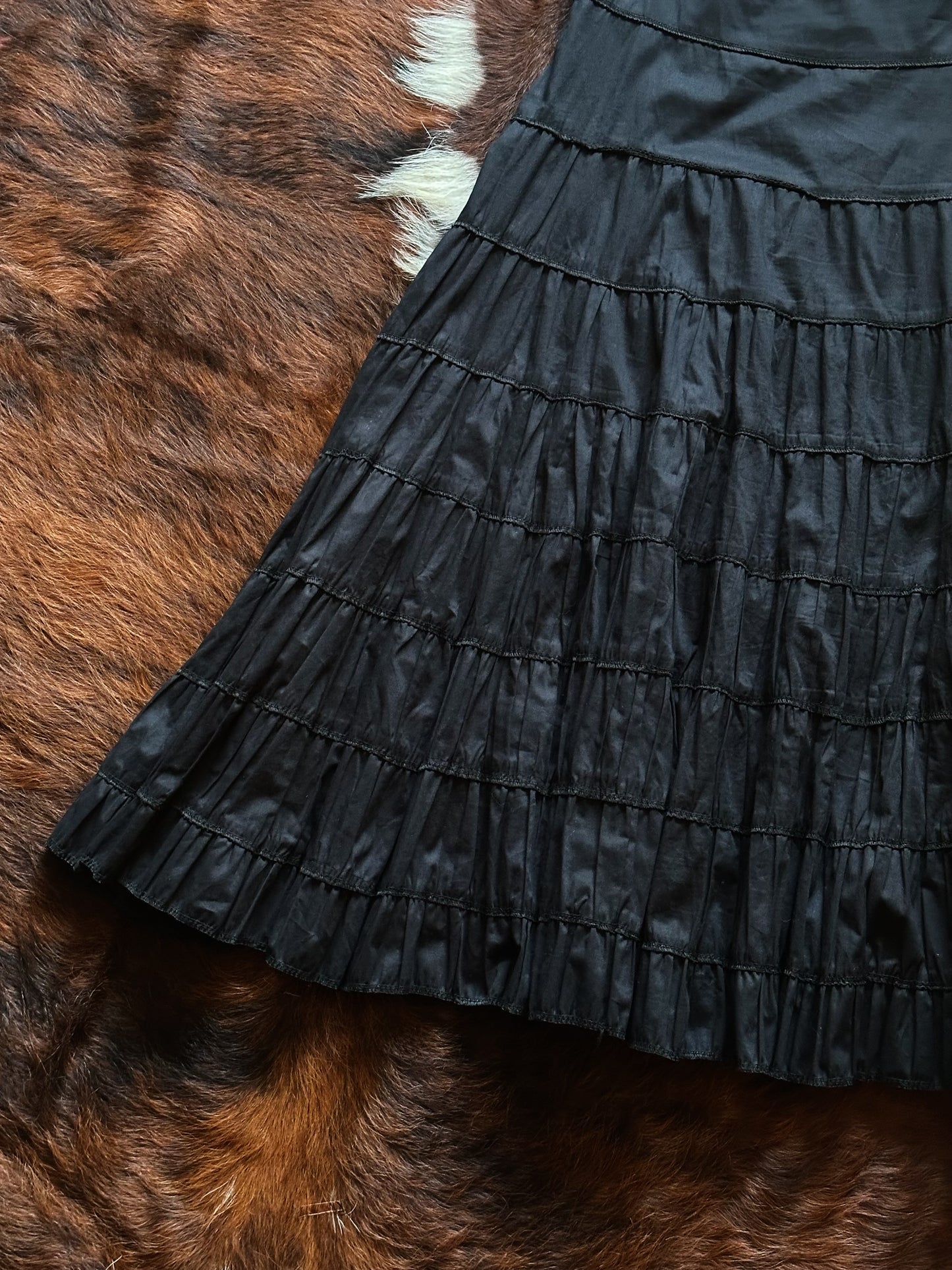Gonna vintage nera Made in Italy con balze e pieghe – Eleganza senza tempo
