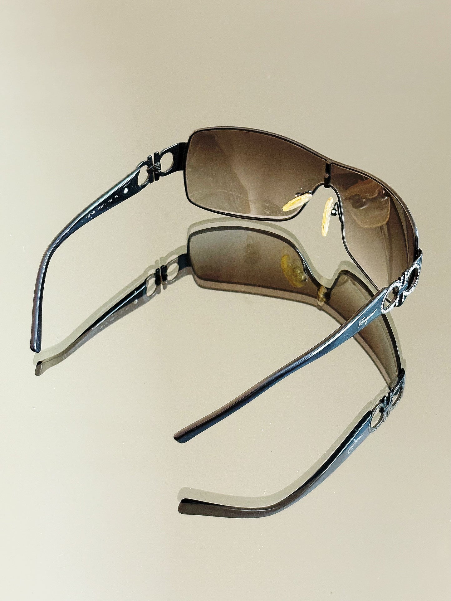 SALVATORE FERRAGAMO - Occhiali da sole – Shield Y2K con Gancini e cristalli