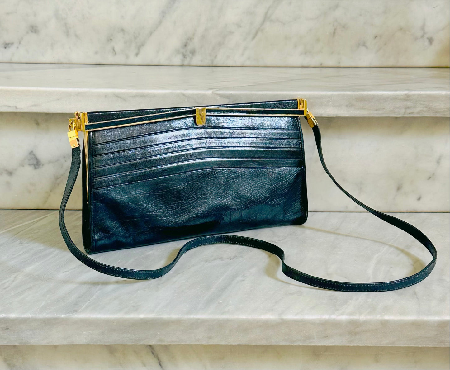 CLUTCH - Borsa Vintage Structured in Pelle Blu Notte con Chiusura Gioiello