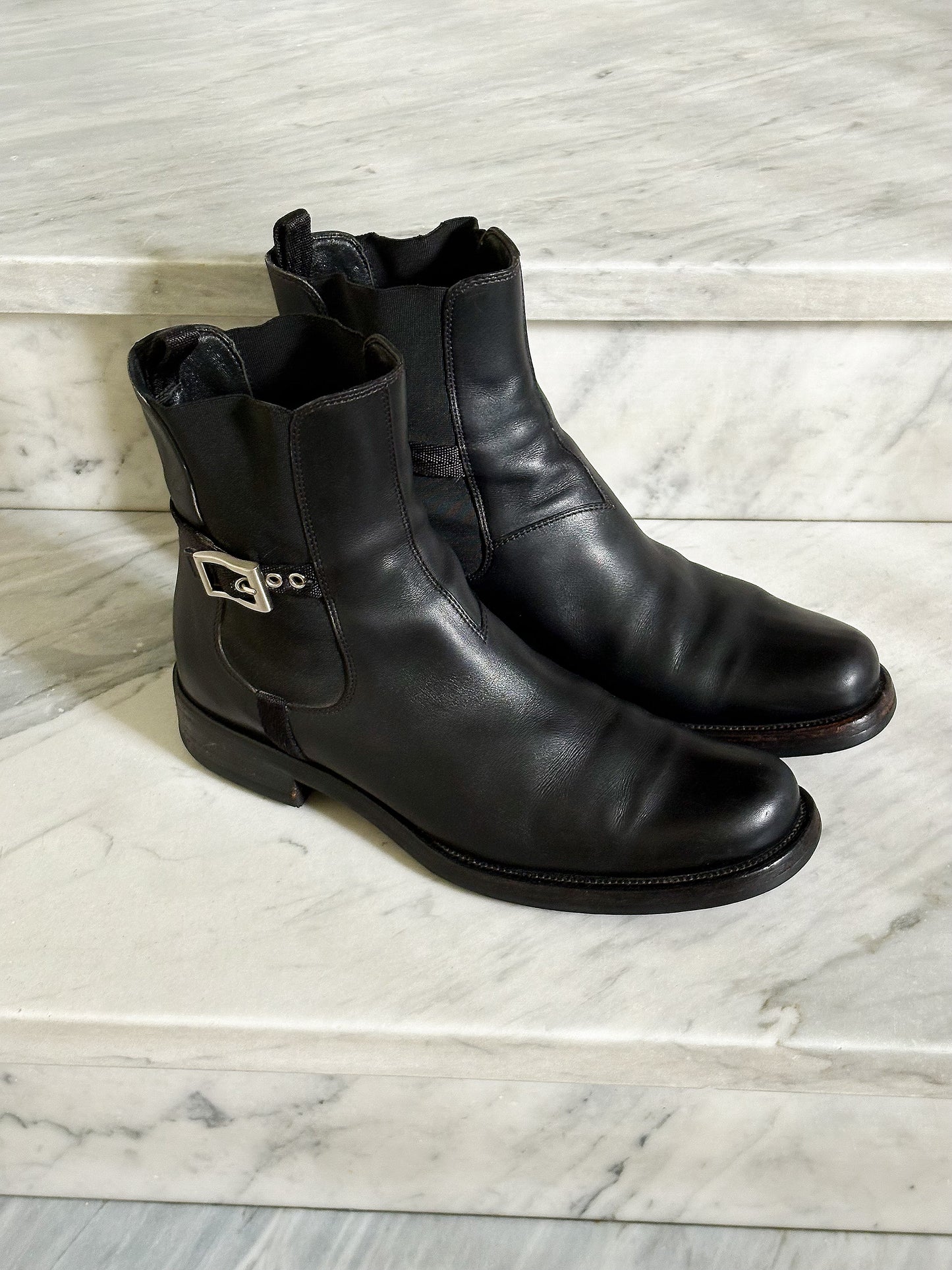 PRADA - Stivaletti Prada Vintage in pelle nera con fibbia e suola carrarmato | Tg. 38