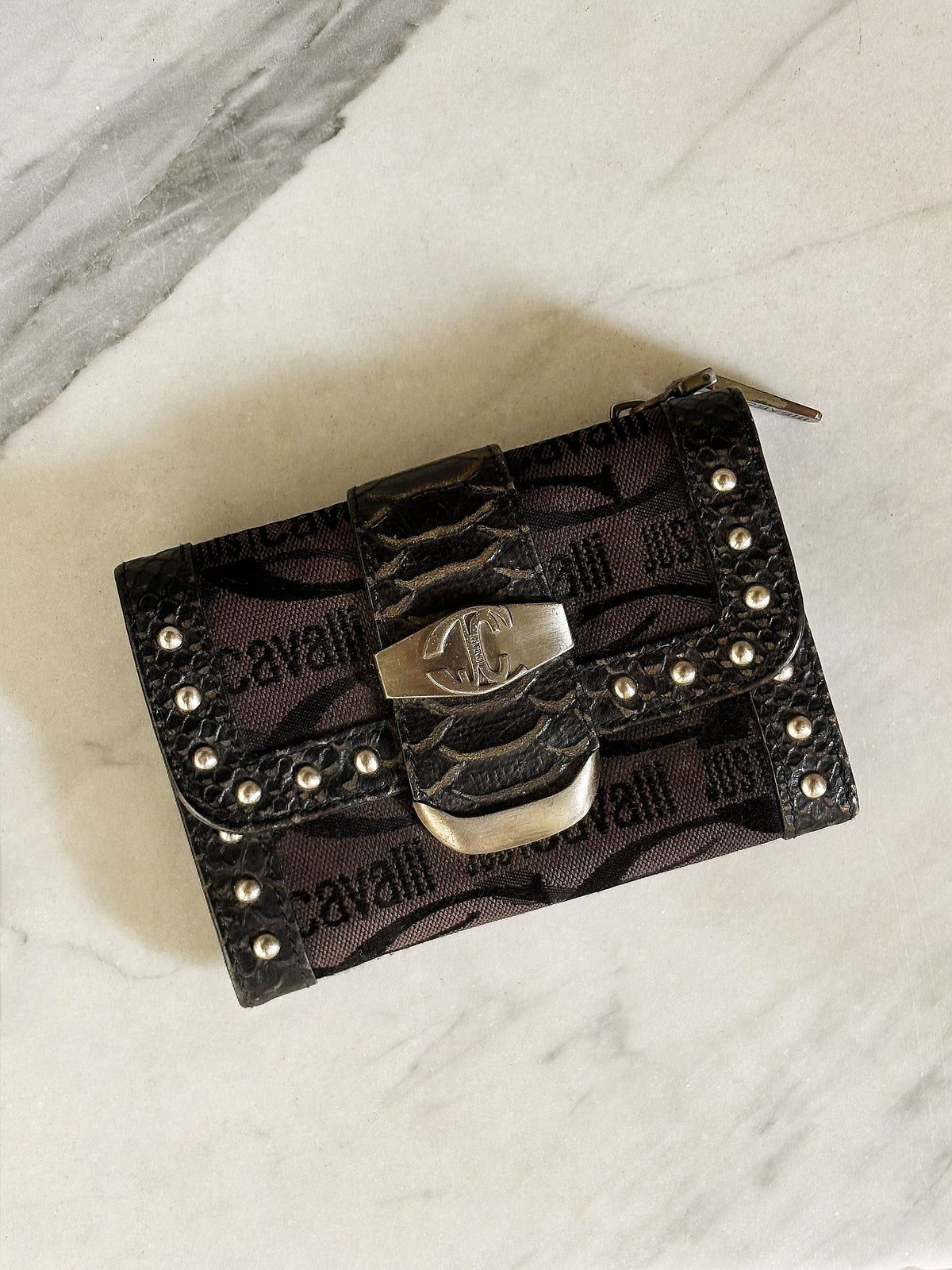 JUST CAVALLI - Portafoglio vintage Y2K monogram con borchie e dettagli animalier
