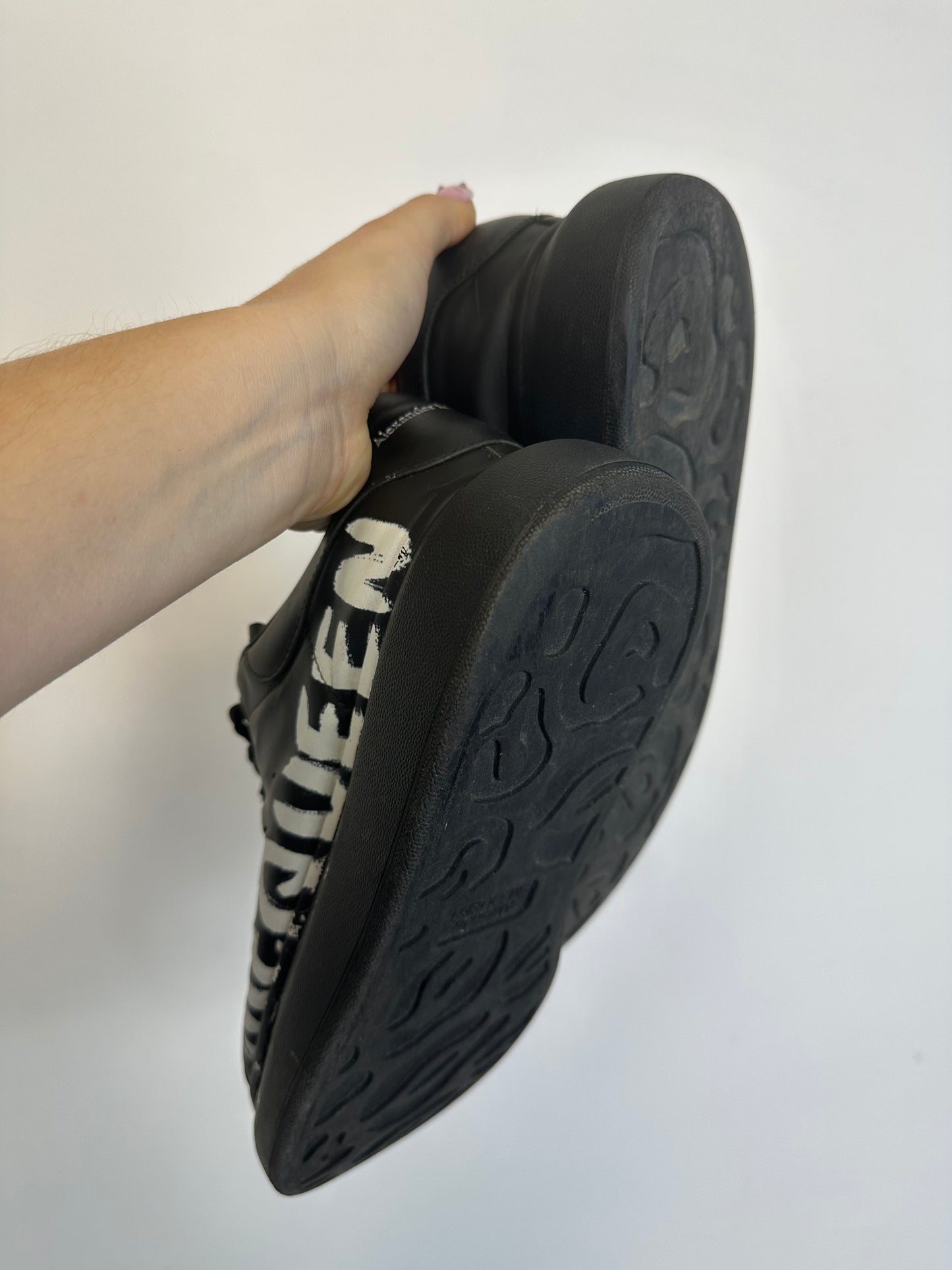 ALEXANDER McQUEEN - Oversized Sneaker – Black Graffiti Edition – Nero | Tg 42