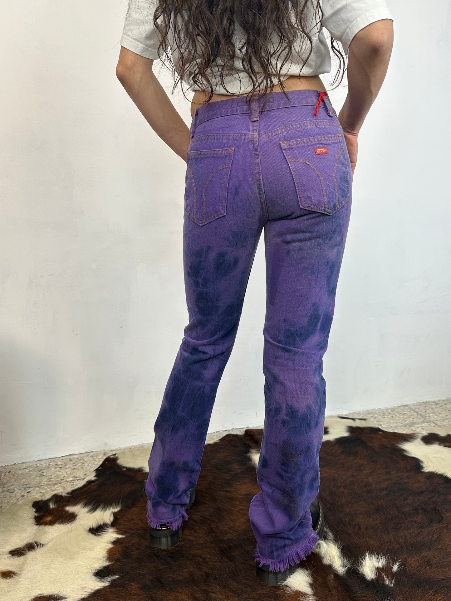 MISS SIXTY – Jeans Viola Tie-Dye Y2K con Stelle Glitter e Fondo Sfilacciato