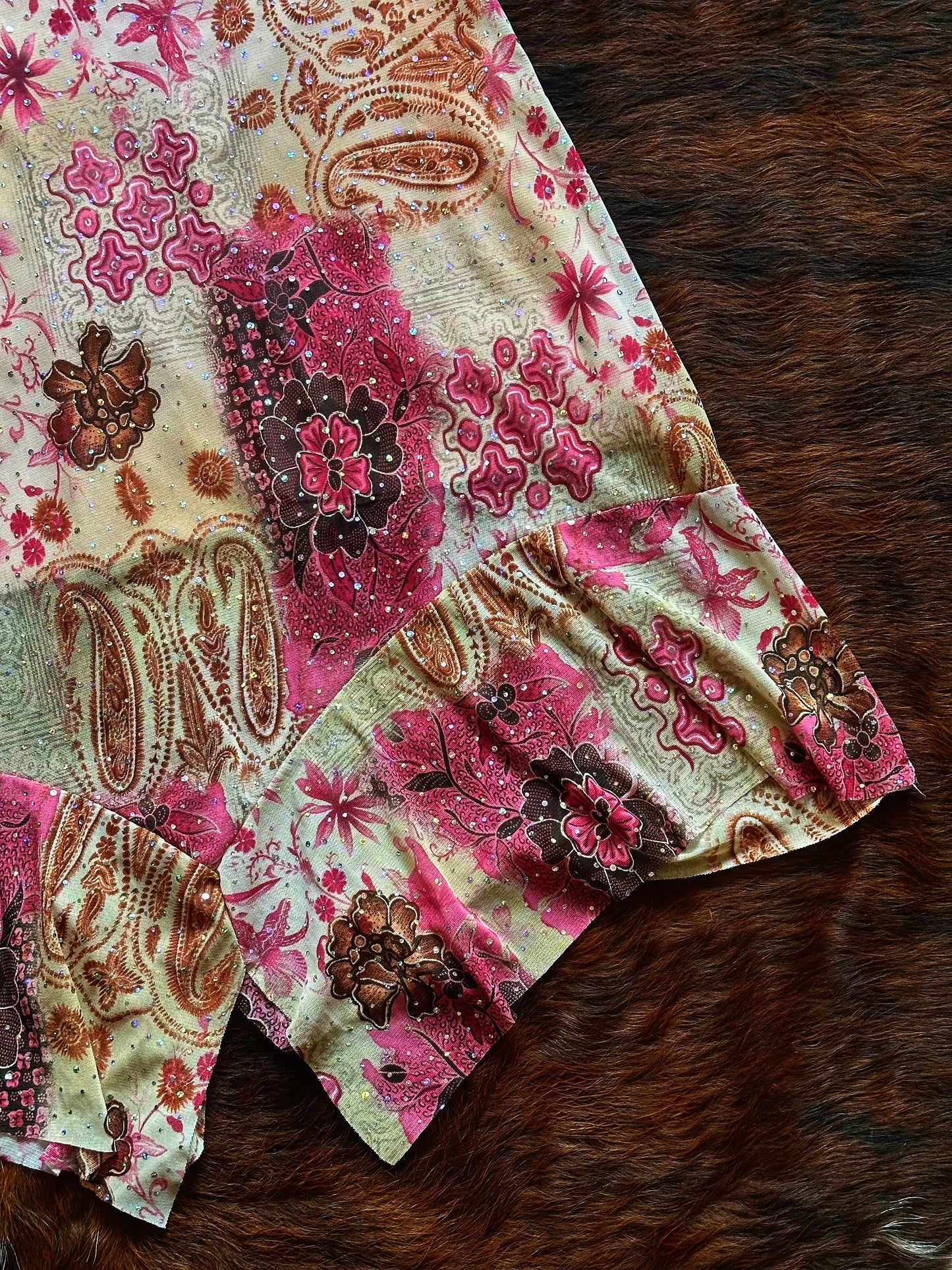 Gonna vintage patchwork con volant asimmetrico e glitter – Rosa & paisley Y2K