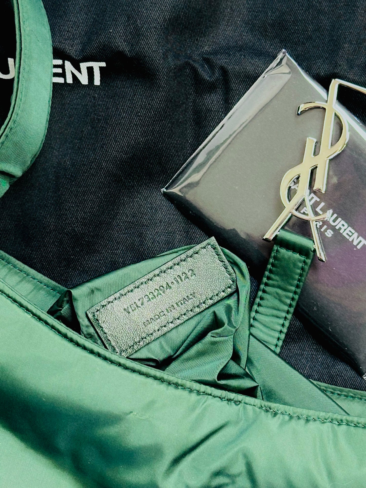 SAINT LAURENT PARIS - Borsa Shoulder in Nylon Verde Racing con profili rossi