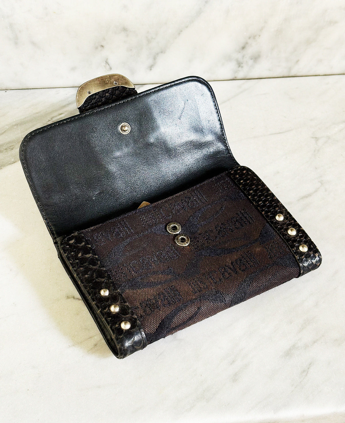 JUST CAVALLI - Portafoglio vintage Y2K monogram con borchie e dettagli animalier