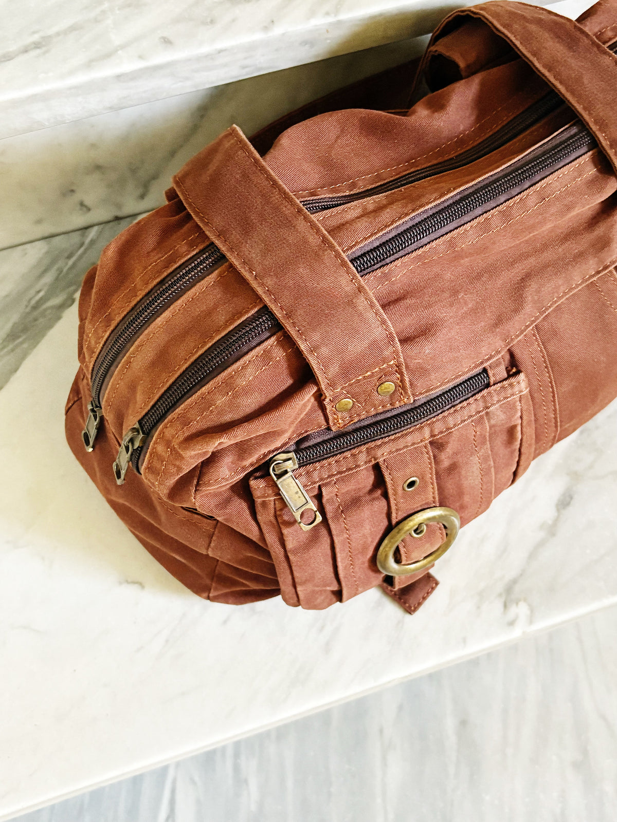 Borsa a spalla in cotone marrone ruggine multipocket – stile Y2K
