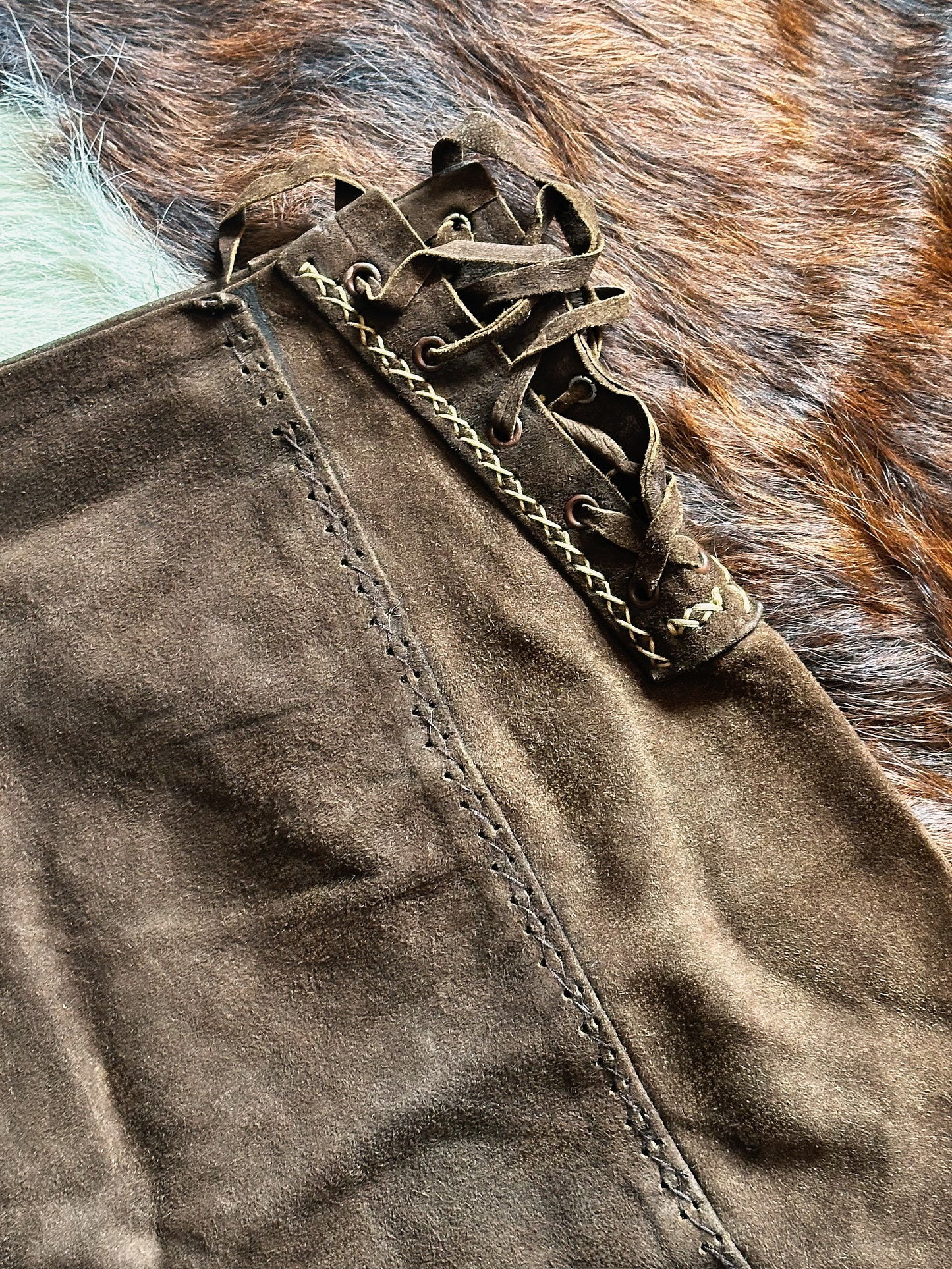 Gonna vintage in pelle scamosciata marrone con lacci laterali