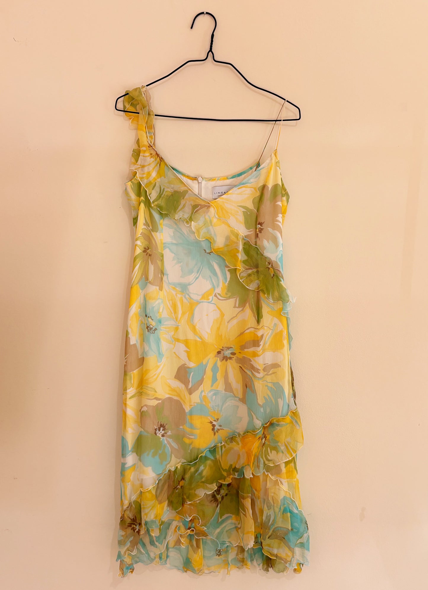 Abito in seta floreale con ruches asimmetriche – Y2K romantic mood