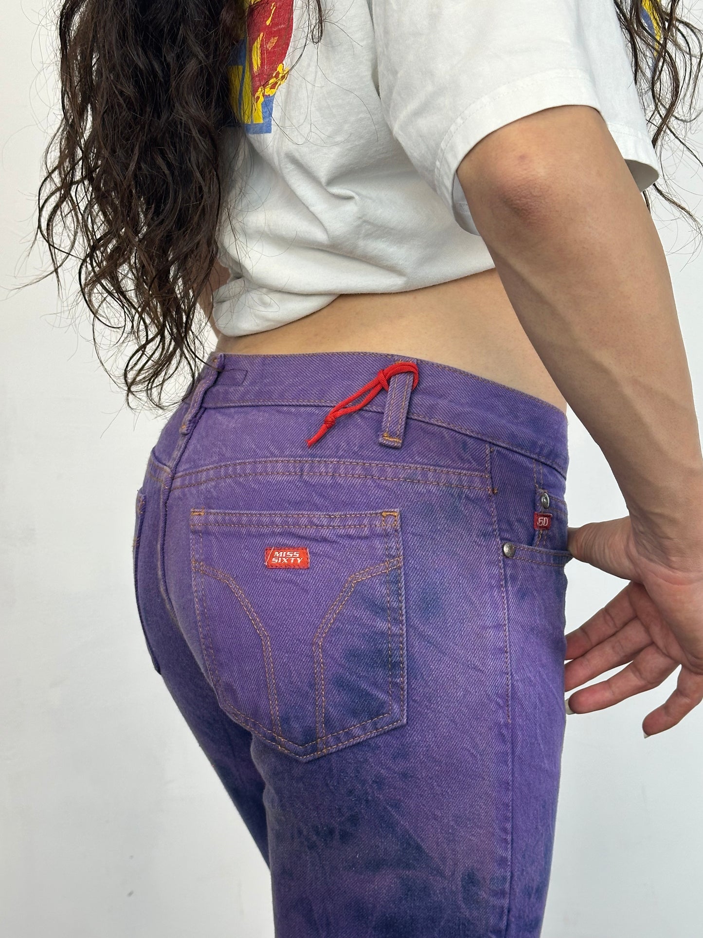MISS SIXTY – Jeans Viola Tie-Dye Y2K con Stelle Glitter e Fondo Sfilacciato