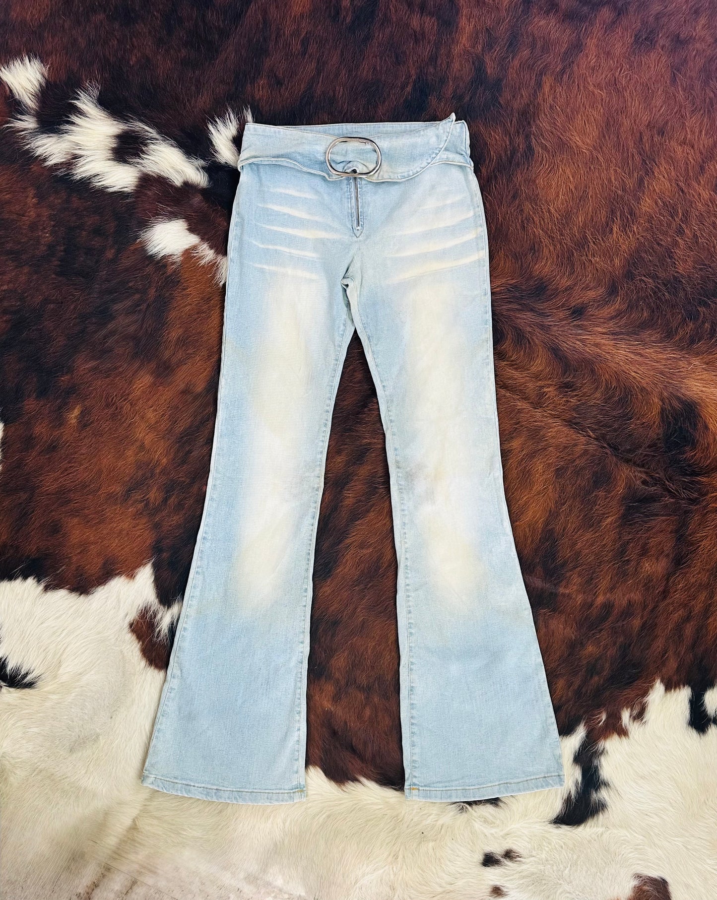 Jeans Flare Light Wash con Cintura Ovale Integrata – Y2K Edition