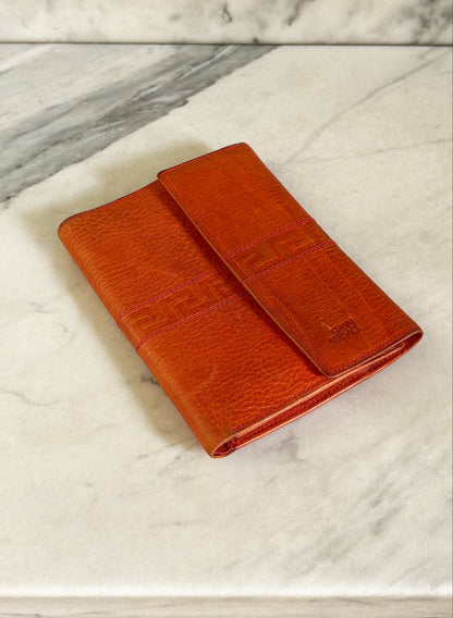 GIANNI VERSACE – Portafoglio in pelle arancio con motivo Greca vintage anni 90’