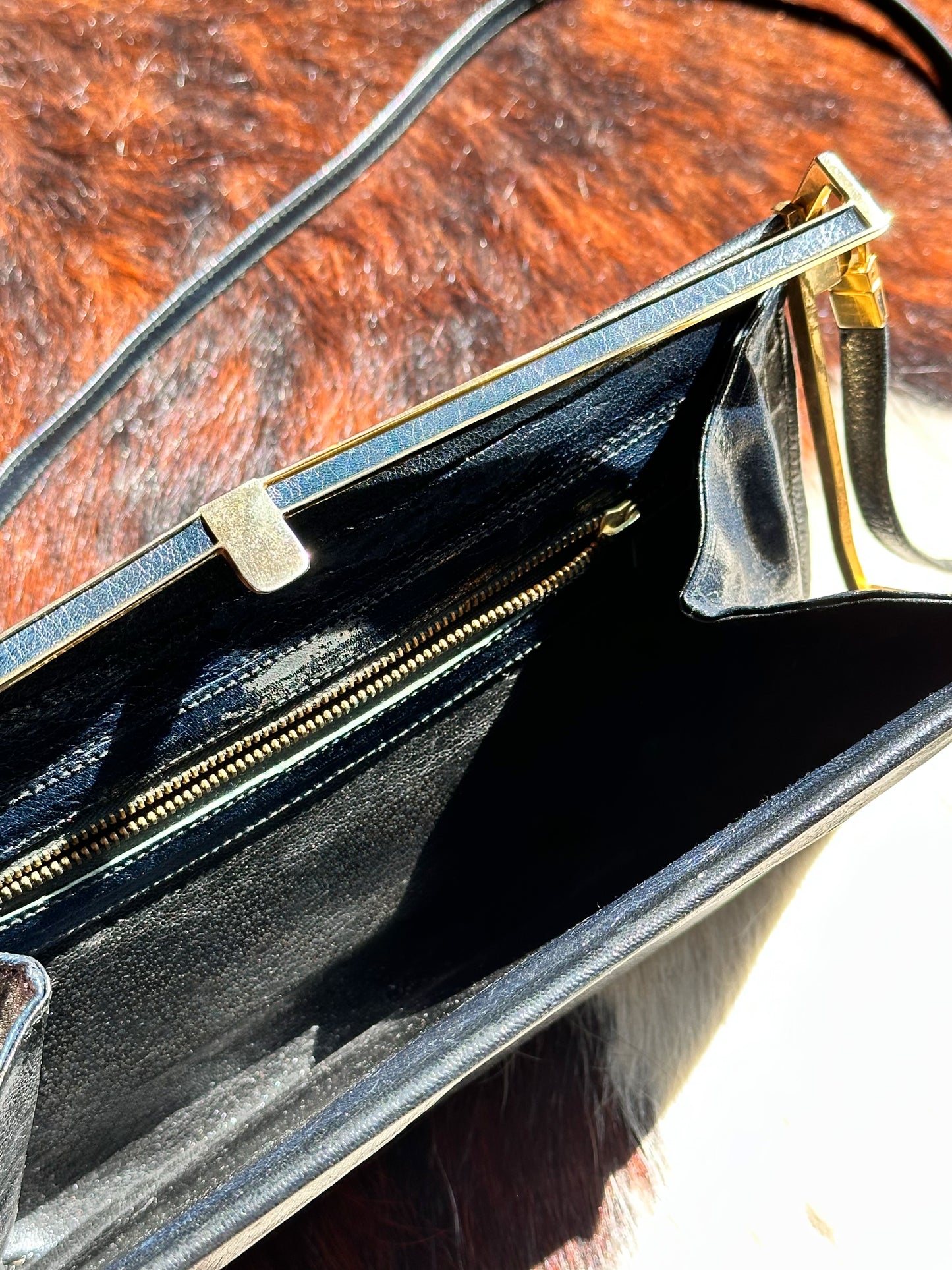 CLUTCH - Borsa Vintage Structured in Pelle Blu Notte con Chiusura Gioiello
