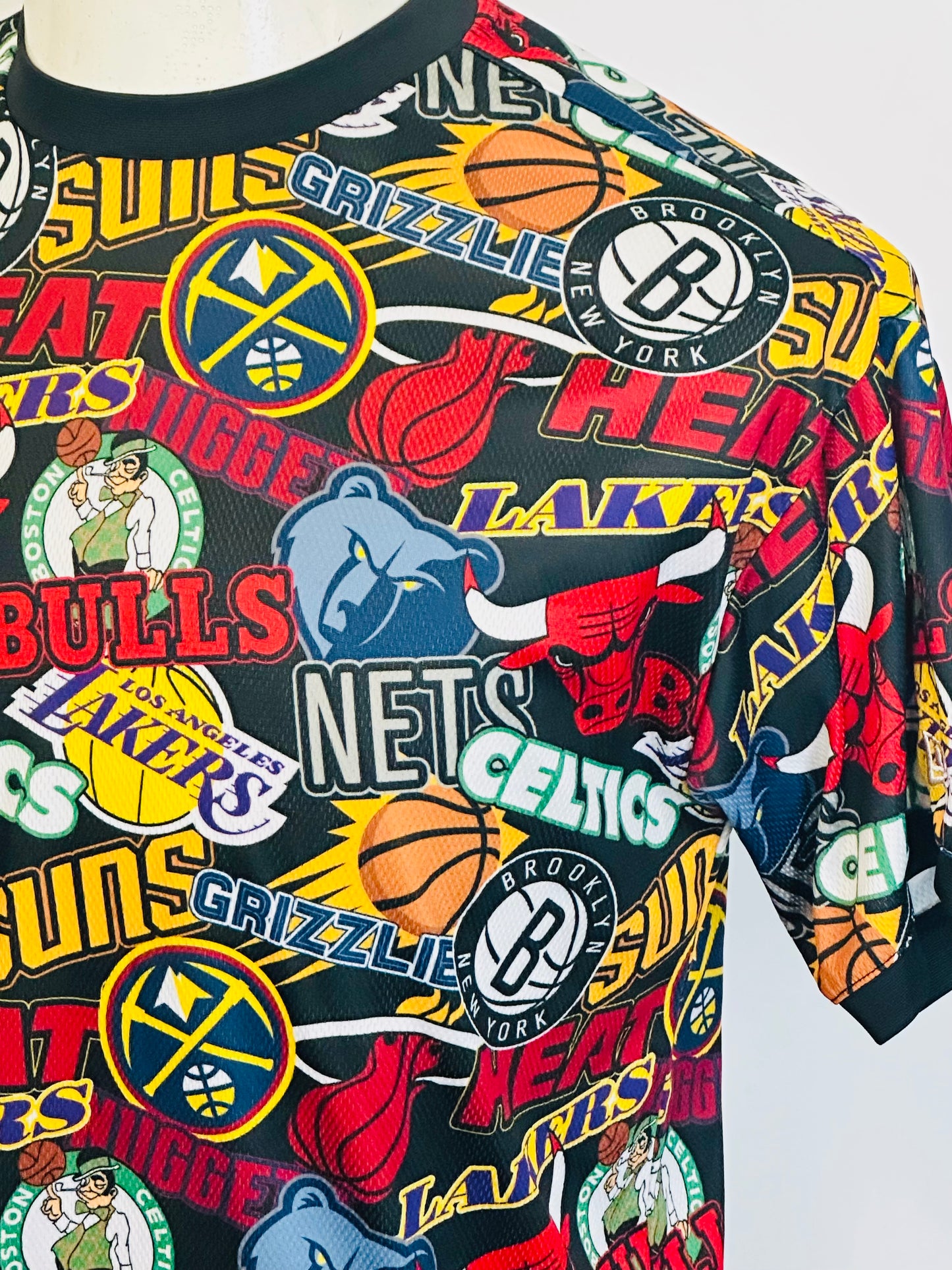 NBA x NEW ERA - T-shirt Multiteam Sticker Patch | XS