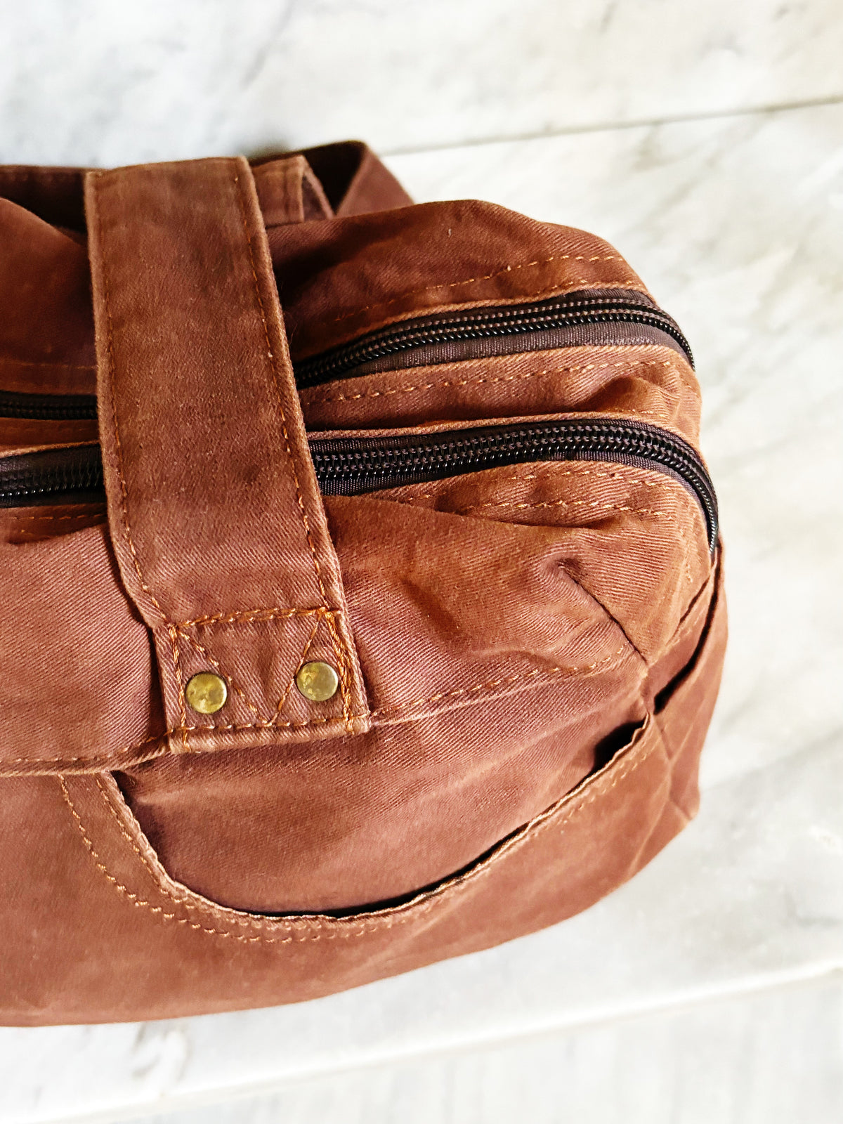 Borsa a spalla in cotone marrone ruggine multipocket – stile Y2K