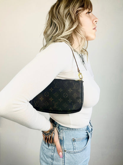 LOUIS VUITTON - Pochette Accessoires Monogram Canvas | Vintage Made in France