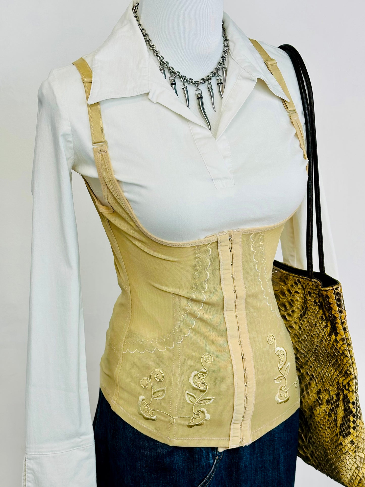 Corsetto steccato vintage in tulle ricamato – color champagne