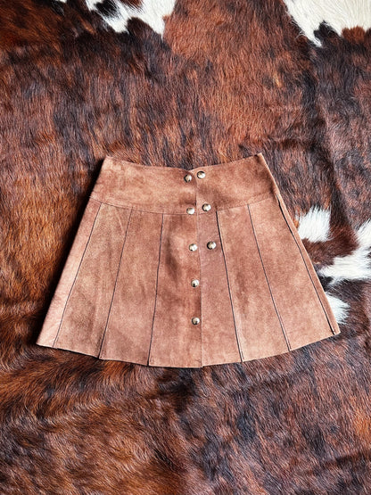 Gonna Mini in Vera Pelle Scamosciata Marrone – Bottoni a Pressione e Pannelli Verticali