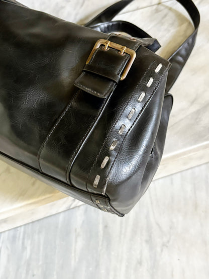 Borsa vintage Y2K in pelle nera – Bowling Bag con fibbie e cuciture a contrasto