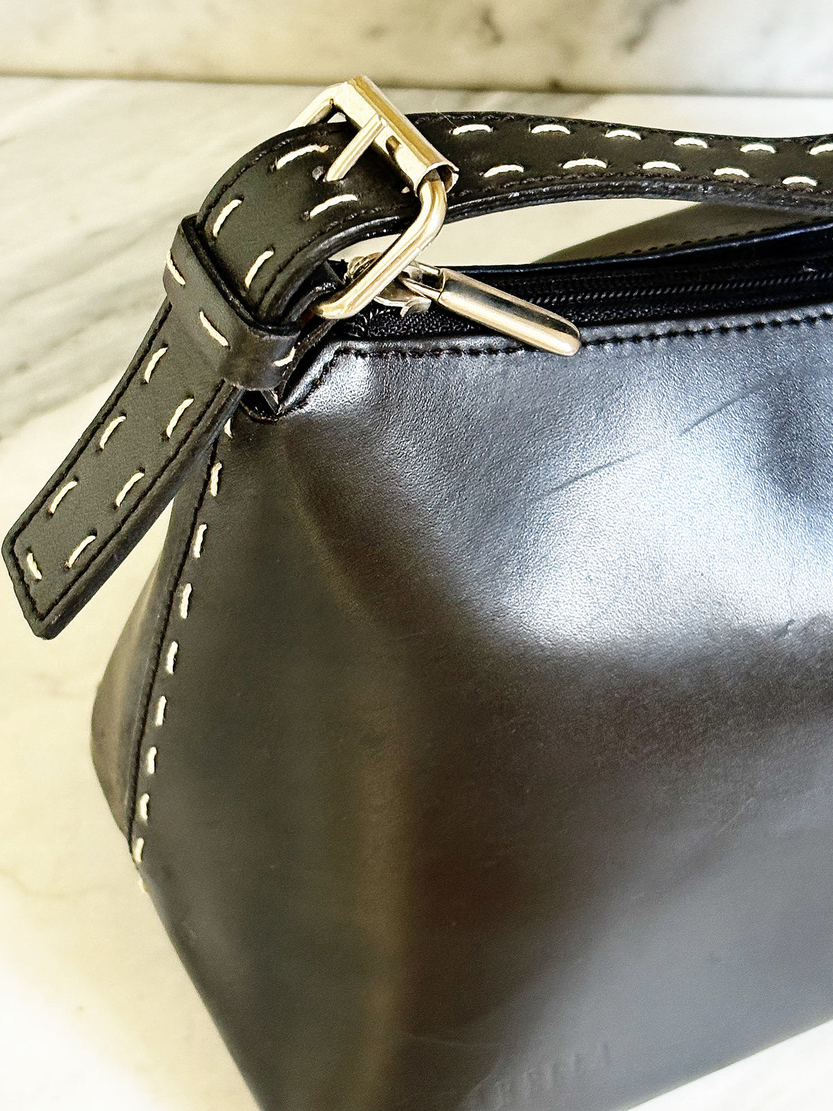 MARELLA– Borsa vintage in pelle nera con impunture a contrasto