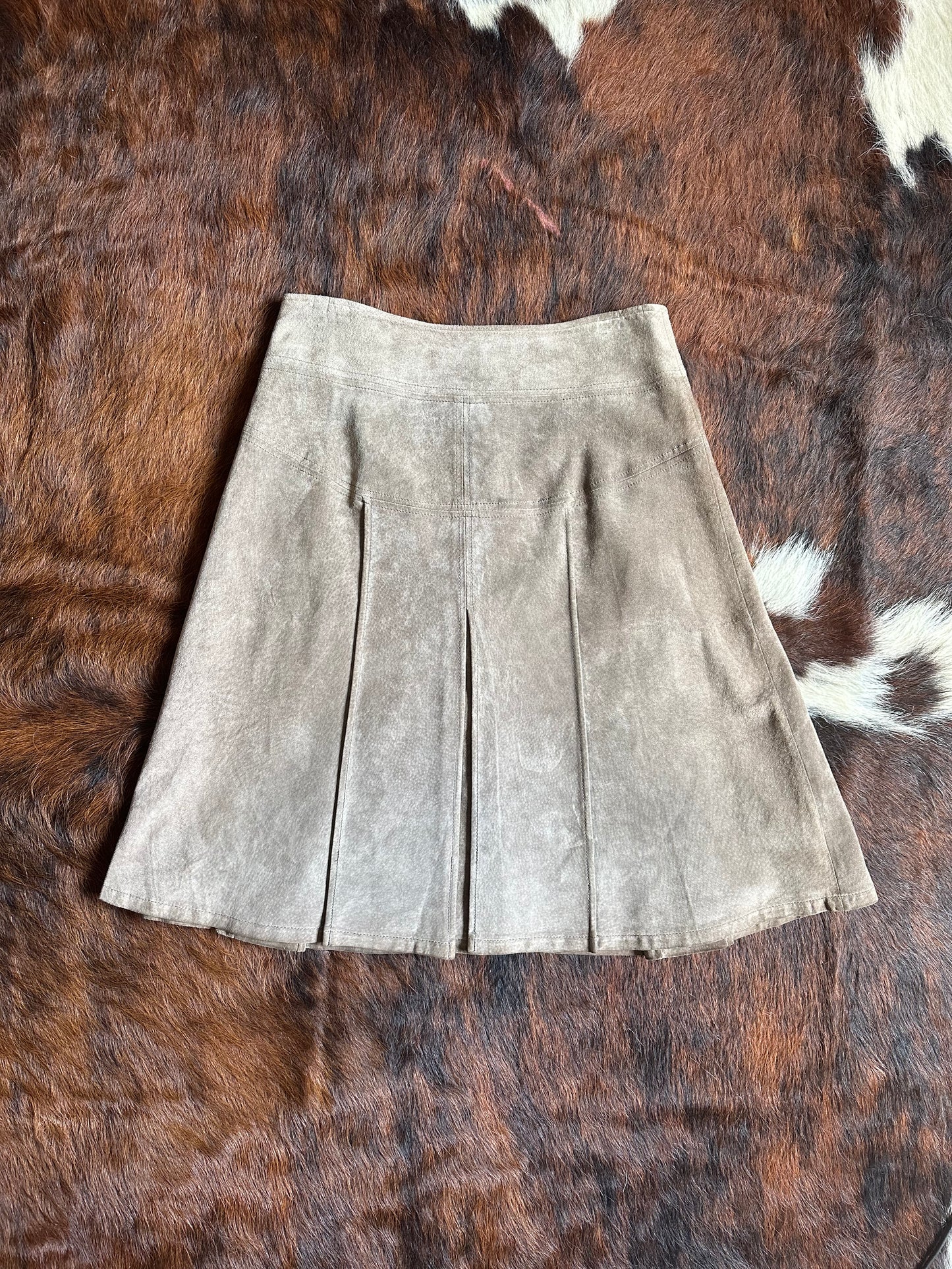 Gonna in Vera Pelle Scamosciata Beige – Linea A con Bottoni Frontali