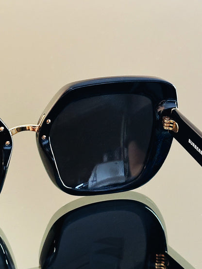 BURBERRY – BE4315 Charlotte – Occhiali da Sole Donna – Nero Lucido | Made in Italy