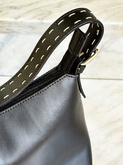 MARELLA– Borsa vintage in pelle nera con impunture a contrasto