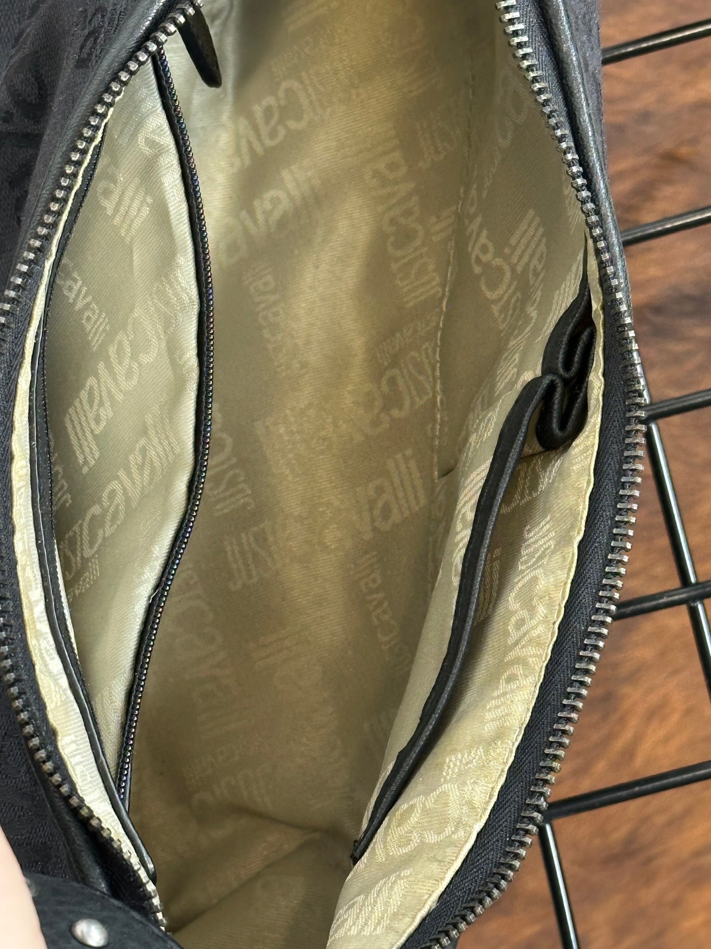 JUST CAVALLI - Borsa hobo a spalla nera borchiata Y2K