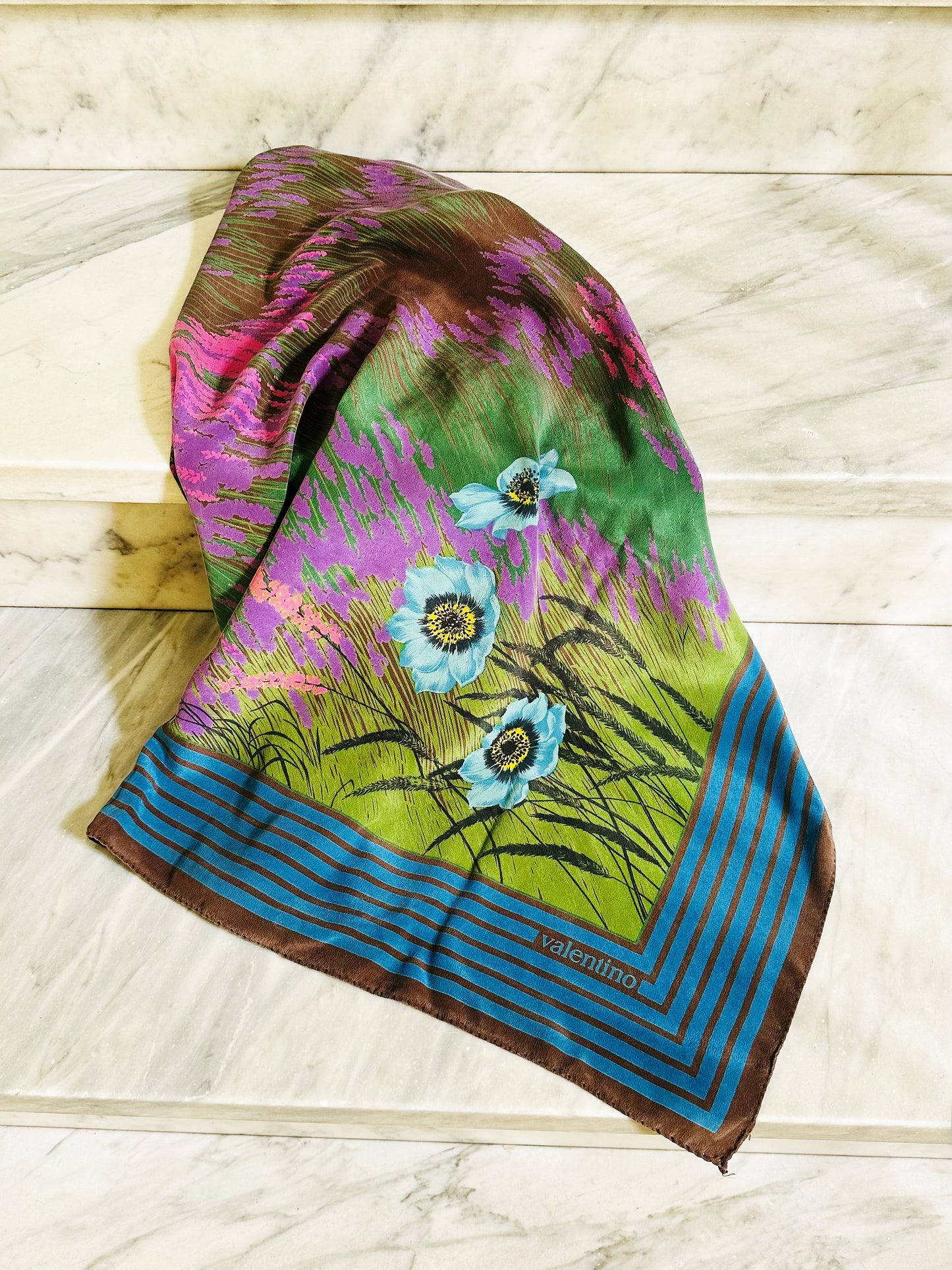 VALENTINO - Foulard Vintage 100% Seta | Motivo Floreale Lavanda e Papaveri Azzurri
