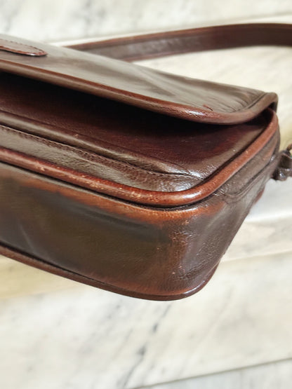Vintage Brown Leather Shoulder Bag – Borsa a Spalla in Pelle Marrone con Tracolla Regolabile