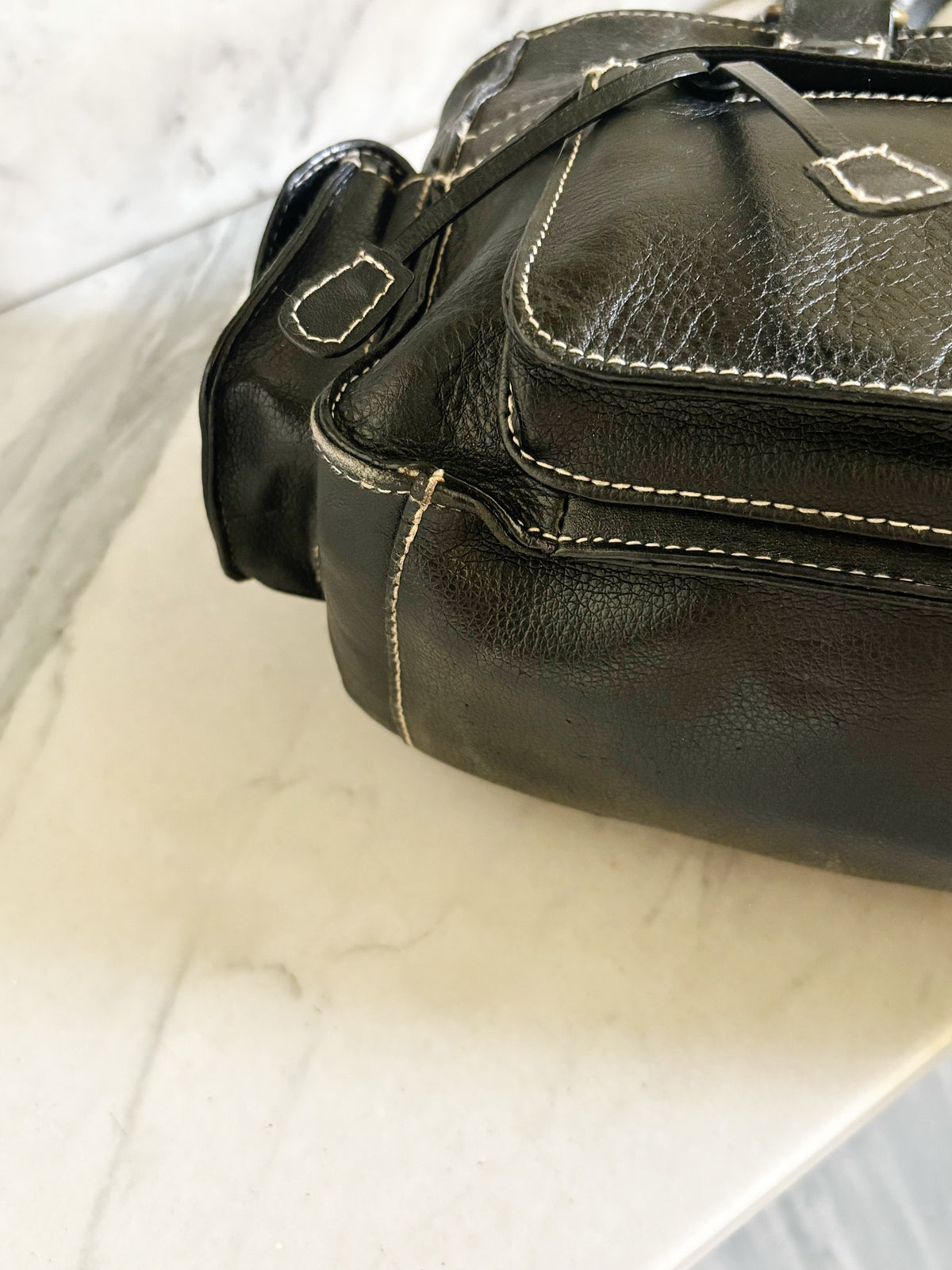 Borsa vintage Y2K in pelle marrone testa di moro multi-pocket con cuciture a contrasto