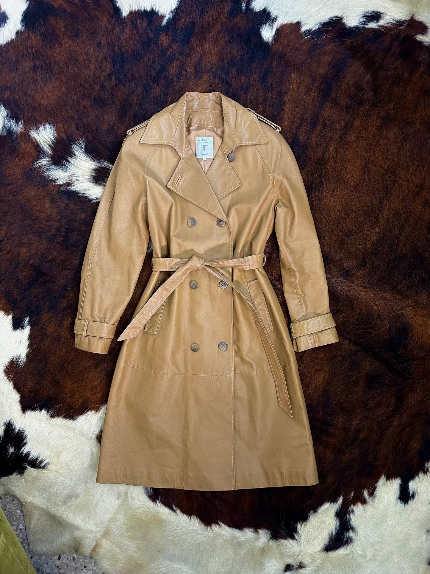 Trench in vera pelle color cammello