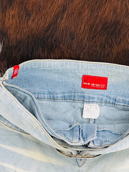 Jeans Flare Light Wash con Cintura Ovale Integrata – Y2K Edition