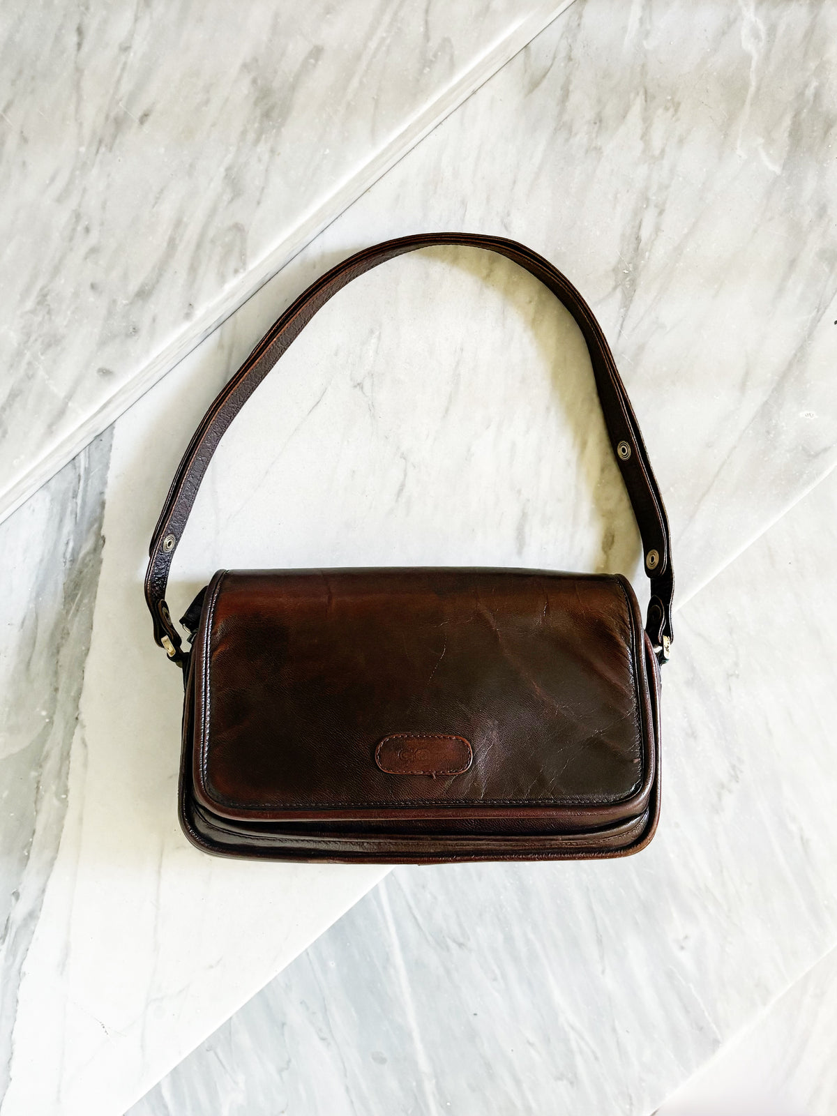 Vintage Brown Leather Shoulder Bag – Borsa a Spalla in Pelle Marrone con Tracolla Regolabile