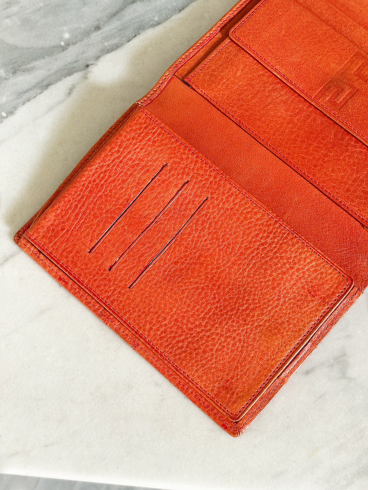 GIANNI VERSACE – Portafoglio in pelle arancio con motivo Greca vintage anni 90’